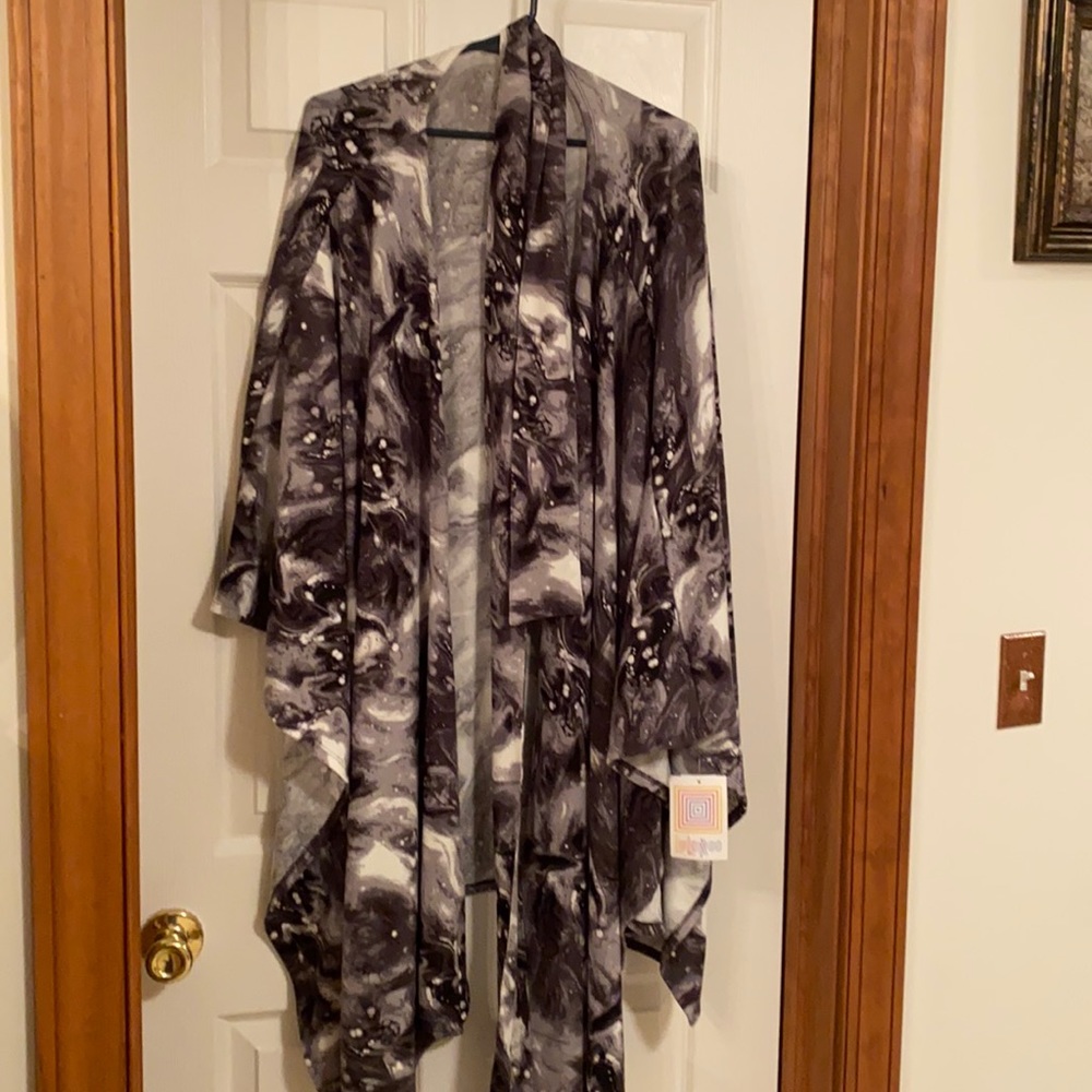 Large lularue wrap, tags still on